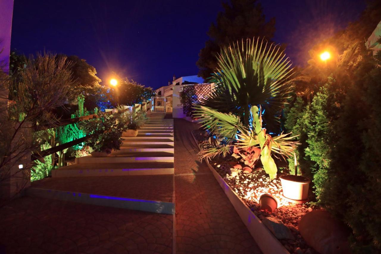 Wunderschoenes Kleines Apartment Fuer 2 Personen Mit Idylischen Blick Ins Gruene カラ・ガルダナ エクステリア 写真